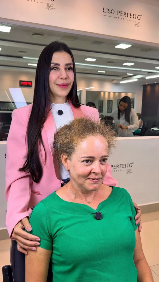 Algum tempo depois…
Foram 5 anos sem deixar o cabelo solto, e agora, como ela está?