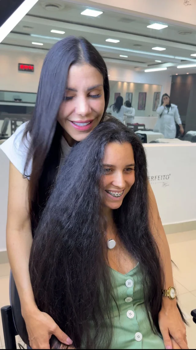 Já deixou de sair, de entrar na piscina e até de ir para academia por causa do cabelo? A Angélica já.