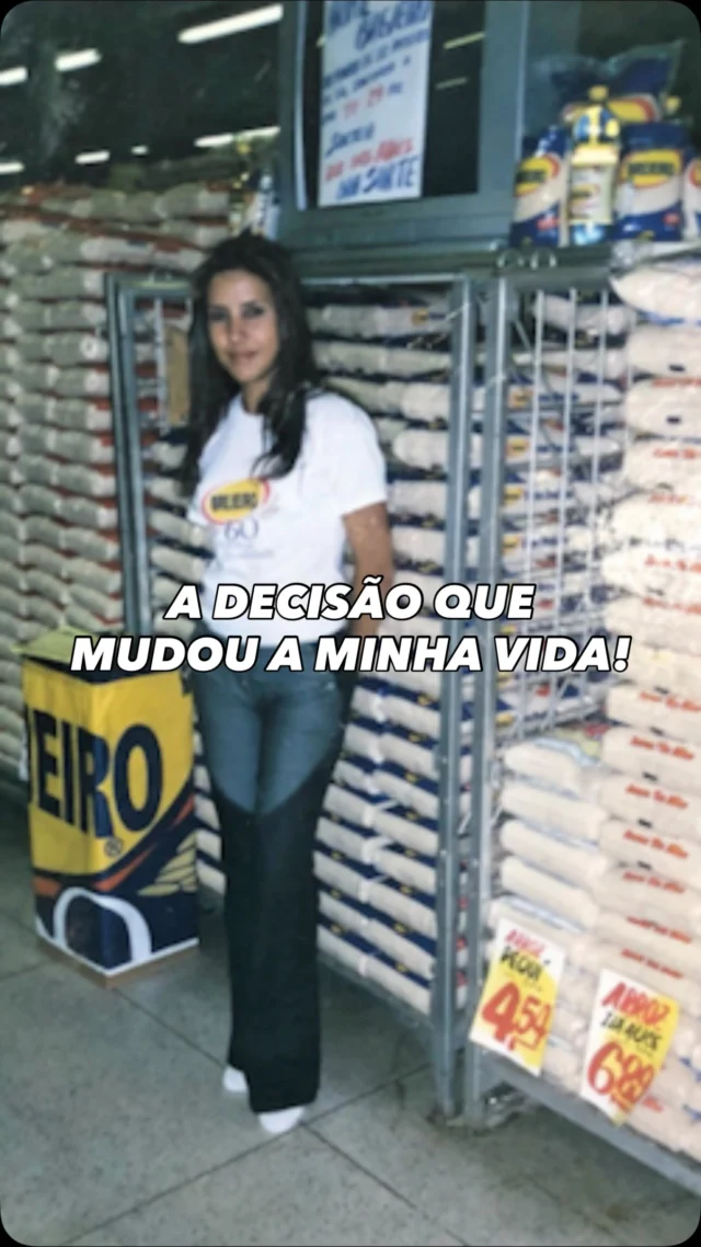 Toda transformação começa com uma decisão.Um dia eu decidi não permanecer na mesma realidade.
E foi essa decisão que mudou a minha vida, a vida da minha família e de milhares de mulheres que passaram por mim.Hoje, pela primeira vez, eu estou abrindo o Licenciamento do Método Liso Perfeito.Um sistema construído com:
✔ Diagnóstico
✔ Personalização
✔ Controle de resultadoMeus produtos.
Minha técnica.
Meu sistema personalizador.E nessa primeira abertura, quem entrar ainda recebe um kit completo da minha linha profissional — com valor MAIOR do que o próprio curso.Talvez hoje seja só mais uma terça-feira.Mas para alguém que está lendo isso agora… pode ser o começo de uma nova história.O Liso Perfeito MUDOU a minha vida! Agora chegou a vez dele mudar a sua também!O Licenciamento abriu. O link está na bio. ❤️