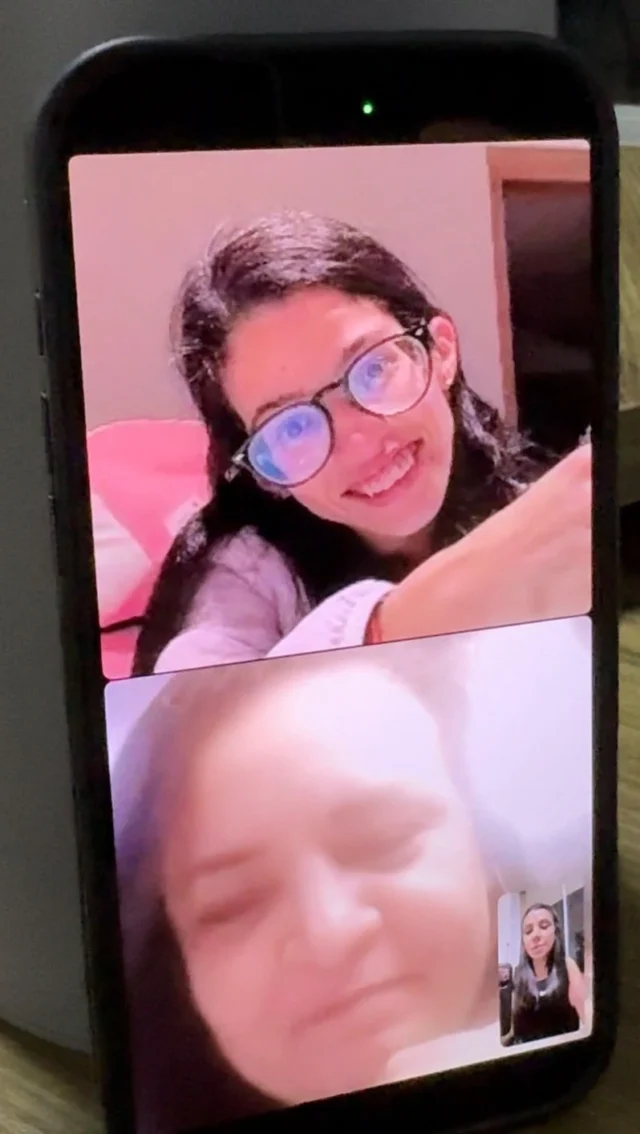 Mais um capítulo da história da @rochelle_lyndy sendo escrita (e mesmo de forma improvisada) eu não poderia deixar de compartilhar com vocês…Ontem ela conheceu a @clinicavivaplenamente3 na pessoa da Edileuza, terapeuta especialista em traumas da infância e neurociência. Foi um momento incrível, de muito amor e acolhimento, e eu só posso agradecer por cada pessoa que Deus tem levantado para cuidar de ti Lyndi, você é amada por milhares de pessoas.🤍Se você não conheceu a história da Lyndeyne, ela está nos vídeos logo abaixo, mas já te adianto, é muito impactante.❤️‍🩹